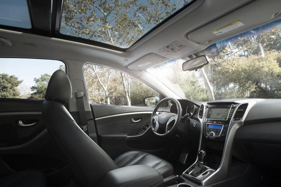  Hyundai Elantra GT 2014 года  (фото 8 из 21)